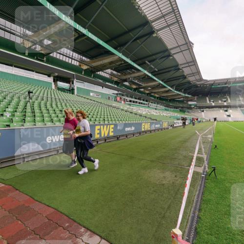 13.09.2026 - 21. swb-Marathon Bremen Michael Burmester http://msf.ph/oto/10301998 13.09.2026 10:52:52 Laufen im Stadion 10317, 10387, 10650, 10967, 10968, 11017, 11025, 11161, 11195, 11341, 11444, 11538, 12377, 12408, 12416, 12546, 10407, 10413, 10667, 10710, 10754, 11031, 11254, 11541, 11712, 11780, 11851, 11942, 11980, 12440, 12471, 12542 meine-sportfotos.de