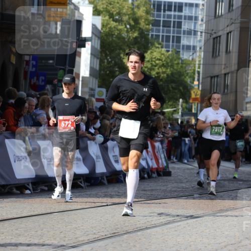 13.09.2026 - 21. swb-Marathon Bremen Strokosch-Dieckow http://msf.ph/oto/10302002 13.09.2026 13:22:05 Ziel 572, 1130, 1209, 1254, 2088, 2397, 2570, 3290, 3338, 3435, 3695, 3774, 3930, 3934, 4581, 4735, 5542, 6865, 6976, 7098, 7176, 8438, 8947, 9059, 9421, 10120, 13145, 1601, 1645, 2499, 3021, 4204, 4211, 6621, 7625, 7917, 8447, 8574, 9668, 9839 meine-sportfotos.de