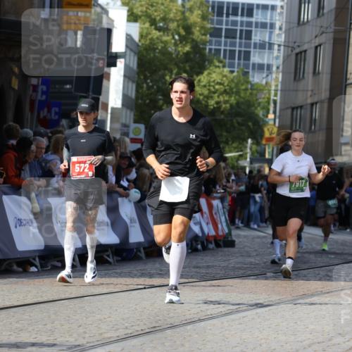 13.09.2026 - 21. swb-Marathon Bremen Strokosch-Dieckow http://msf.ph/oto/10302013 13.09.2026 13:22:05 Ziel 572, 1130, 1209, 1254, 2088, 2397, 2570, 3290, 3338, 3435, 3695, 3774, 3930, 3934, 4581, 4735, 5542, 6865, 6976, 7098, 7176, 8438, 8947, 9059, 9421, 10120, 13145, 1601, 1645, 2499, 3021, 4204, 4211, 6621, 7625, 7917, 8447, 8574, 9668, 9839 meine-sportfotos.de