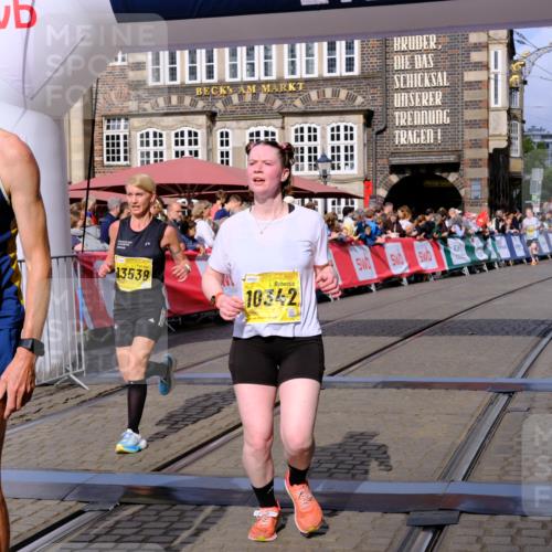 13.09.2026 - 21. swb-Marathon Bremen Tim E. http://msf.ph/oto/10302017 13.09.2026 10:44:20 Ziel 10337, 10342, 11108, 11208, 11312, 11447, 11614, 11644, 11758, 11930, 12436, 12559, 13538 meine-sportfotos.de