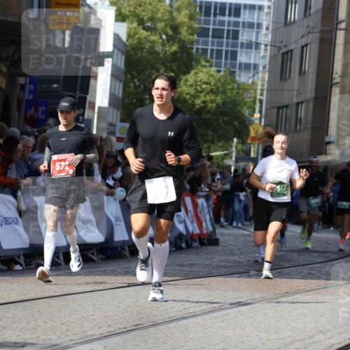 13.09.2026 - 21. swb-Marathon Bremen Strokosch-Dieckow http://msf.ph/oto/10302024 13.09.2026 13:22:06 Ziel 572, 1209, 1254, 2088, 2397, 2570, 3290, 3338, 3695, 3774, 3930, 3934, 4581, 4735, 5542, 6865, 6976, 7098, 7176, 8438, 8947, 9059, 9421, 10120, 13145, 1601, 1645, 2499, 3021, 4204, 4211, 6621, 7625, 7917, 8447, 8574, 9668 meine-sportfotos.de