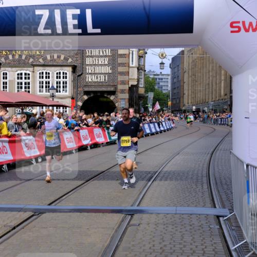 13.09.2026 - 21. swb-Marathon Bremen Tim E. http://msf.ph/oto/10302032 13.09.2026 10:44:25 Ziel 10342, 11108, 11447, 11644, 11758, 11930, 12559, 13538 meine-sportfotos.de