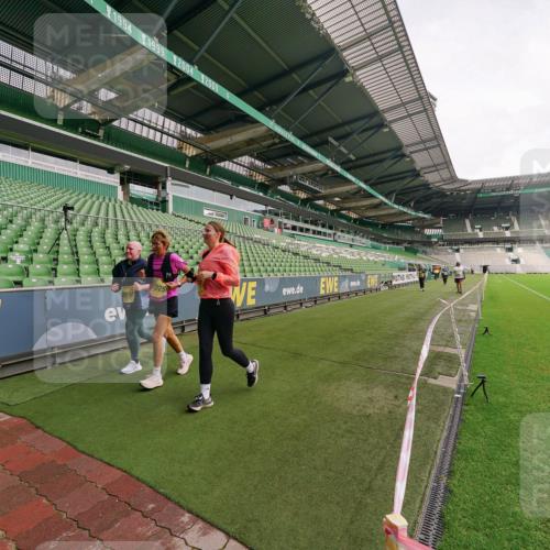 13.09.2026 - 21. swb-Marathon Bremen Michael Burmester http://msf.ph/oto/10302034 13.09.2026 10:54:45 Laufen im Stadion 12163, 10387, 10533, 10534, 10573, 10627, 10650, 10667, 10968, 11025, 11031, 11161, 11195, 11266, 11352, 11496, 11807, 12377, 12408, 12535, 12546 meine-sportfotos.de