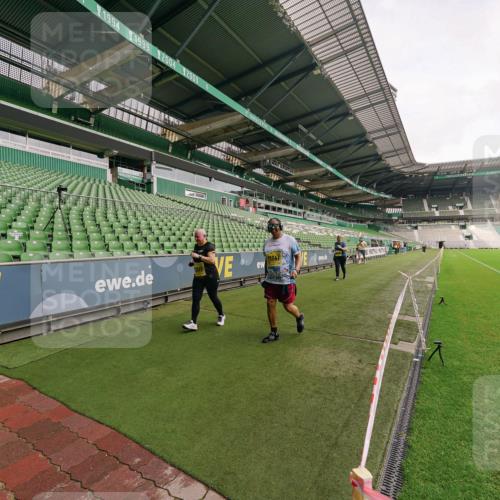 13.09.2026 - 21. swb-Marathon Bremen Michael Burmester http://msf.ph/oto/10302038 13.09.2026 10:54:56 Laufen im Stadion 12163, 10387, 10533, 10534, 10573, 10650, 10967, 10968, 11017, 11025, 11161, 11195, 11341, 11352, 11496, 11538, 11807, 12377, 12408, 12535, 12546 meine-sportfotos.de