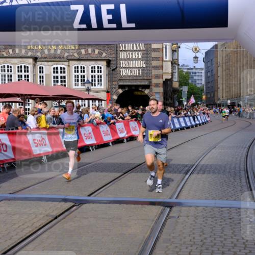 13.09.2026 - 21. swb-Marathon Bremen Tim E. http://msf.ph/oto/10302046 13.09.2026 10:44:25 Ziel 10342, 11108, 11447, 11644, 11758, 11930, 12559, 13538 meine-sportfotos.de