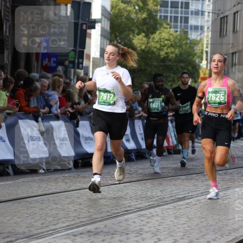 13.09.2026 - 21. swb-Marathon Bremen Strokosch-Dieckow http://msf.ph/oto/10302057 13.09.2026 13:22:08 Ziel 141, 572, 1209, 1254, 2088, 2397, 3290, 3338, 3695, 3774, 3930, 3934, 4581, 4735, 5193, 6865, 6976, 7098, 7176, 8438, 8947, 9059, 9421, 10120, 1601, 1645, 2499, 3021, 4204, 4211, 6621, 7625, 7917, 8447, 8574, 9668 meine-sportfotos.de