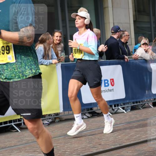 13.09.2026 - 21. swb-Marathon Bremen Strokosch-Dieckow http://msf.ph/oto/10302058 13.09.2026 10:50:16 Ziel 10233, 10267, 10525, 10764, 10840, 10923, 11220, 11276, 11622, 11664, 11680, 11742, 11753, 11774, 12045, 12052, 12078, 12309, 12447, 12488, 13544, 13562, 10170, 10452, 10593, 10876, 11111, 11128, 11178, 11415, 11497, 11499, 12240, 12269, 12510 meine-sportfotos.de