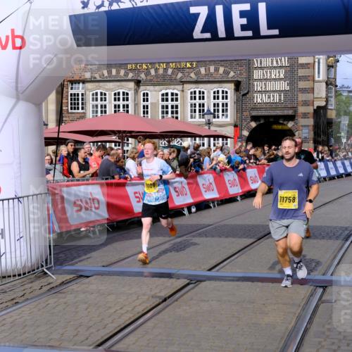 13.09.2026 - 21. swb-Marathon Bremen Tim E. http://msf.ph/oto/10302060 13.09.2026 10:44:25 Ziel 10342, 11108, 11447, 11644, 11758, 11930, 12559, 13538 meine-sportfotos.de