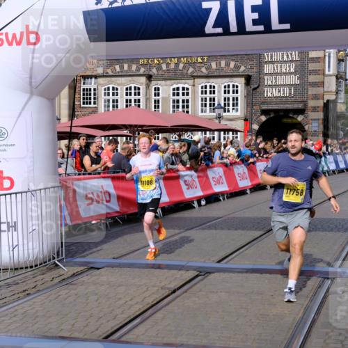 13.09.2026 - 21. swb-Marathon Bremen Tim E. http://msf.ph/oto/10302065 13.09.2026 10:44:26 Ziel 10342, 11108, 11447, 11644, 11758, 12559, 13538 meine-sportfotos.de