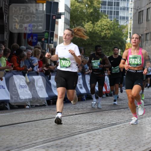 13.09.2026 - 21. swb-Marathon Bremen Strokosch-Dieckow http://msf.ph/oto/10302072 13.09.2026 13:22:08 Ziel 141, 572, 1209, 1254, 2088, 2397, 3290, 3338, 3695, 3774, 3930, 3934, 4581, 4735, 5193, 6865, 6976, 7098, 7176, 8438, 8947, 9059, 9421, 10120, 1601, 1645, 2499, 3021, 4204, 4211, 6621, 7625, 7917, 8447, 8574, 9668 meine-sportfotos.de