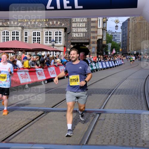 13.09.2026 - 21. swb-Marathon Bremen Tim E. http://msf.ph/oto/10302079 13.09.2026 10:44:26 Ziel 10342, 11108, 11447, 11644, 11758, 12559, 13538 meine-sportfotos.de