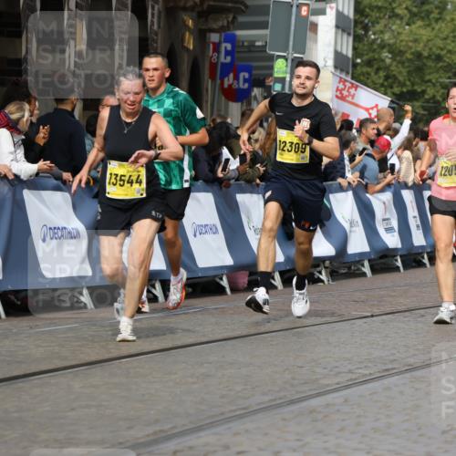 13.09.2026 - 21. swb-Marathon Bremen Strokosch-Dieckow http://msf.ph/oto/10302091 13.09.2026 10:50:47 Ziel 10170, 10233, 10525, 10840, 10923, 11178, 11220, 11276, 11497, 11499, 11622, 11664, 11680, 11742, 11774, 12045, 12078, 12269, 12447, 13562, 10200, 10537, 11076, 11087, 11170, 11625, 11626, 12004, 12179, 12303, 12351, 12407, 12560 meine-sportfotos.de