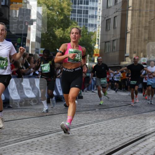 13.09.2026 - 21. swb-Marathon Bremen Strokosch-Dieckow http://msf.ph/oto/10302102 13.09.2026 13:22:09 Ziel 141, 572, 1209, 1254, 2051, 2088, 2397, 3290, 3338, 3695, 3774, 3934, 4581, 4735, 5193, 6865, 6976, 7098, 8438, 8947, 9059, 9421, 10120, 1601, 2499, 4204, 4211, 6621, 7625, 7917, 8447, 8574, 9668 meine-sportfotos.de
