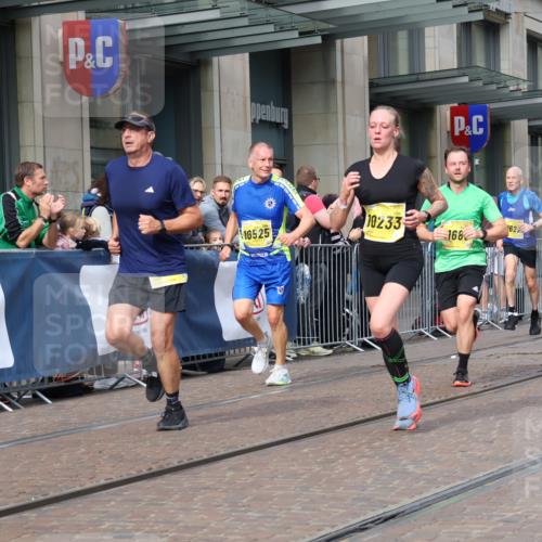 13.09.2026 - 21. swb-Marathon Bremen Strokosch-Dieckow http://msf.ph/oto/10302149 13.09.2026 10:50:20 Ziel 10233, 10267, 10525, 10764, 10840, 11076, 11220, 11276, 11622, 11664, 11742, 11753, 11774, 11961, 12052, 12070, 12078, 12309, 12447, 12488, 13544, 10170, 10452, 10876, 10923, 11111, 11128, 11178, 11415, 11497, 11499, 11680, 12045, 12240, 12269, 12510, 13562 meine-sportfotos.de
