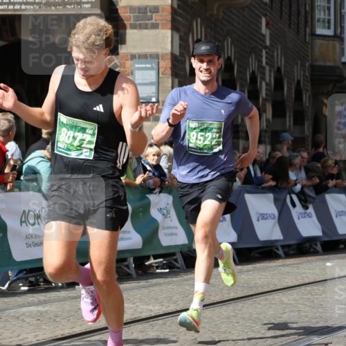 13.09.2026 - 21. swb-Marathon Bremen Strokosch-Dieckow http://msf.ph/oto/10302163 13.09.2026 12:52:57 Ziel 525, 553, 7768, 8729, 2585, 7650 meine-sportfotos.de