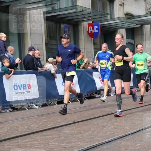 13.09.2026 - 21. swb-Marathon Bremen Strokosch-Dieckow http://msf.ph/oto/10302168 13.09.2026 10:50:21 Ziel 10233, 10267, 10525, 10764, 10840, 11076, 11220, 11276, 11622, 11664, 11742, 11753, 11774, 11961, 12052, 12070, 12078, 12309, 12447, 12488, 12560, 13544, 10170, 10233, 10876, 10923, 11111, 11128, 11178, 11415, 11497, 11499, 11622, 11680, 12045, 12240, 12269, 12510, 13562 meine-sportfotos.de