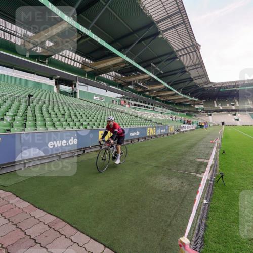 13.09.2026 - 21. swb-Marathon Bremen Michael Burmester http://msf.ph/oto/10302179 13.09.2026 12:00:55 Laufen im Stadion 1956 meine-sportfotos.de
