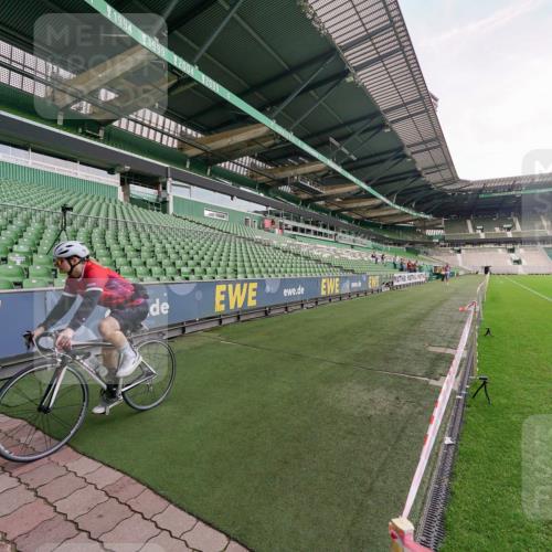 13.09.2026 - 21. swb-Marathon Bremen Michael Burmester http://msf.ph/oto/10302184 13.09.2026 12:00:55 Laufen im Stadion 1956 meine-sportfotos.de