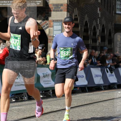 13.09.2026 - 21. swb-Marathon Bremen Strokosch-Dieckow http://msf.ph/oto/10302185 13.09.2026 12:52:58 Ziel 525, 553, 7244, 7768, 8729, 2585, 7650 meine-sportfotos.de
