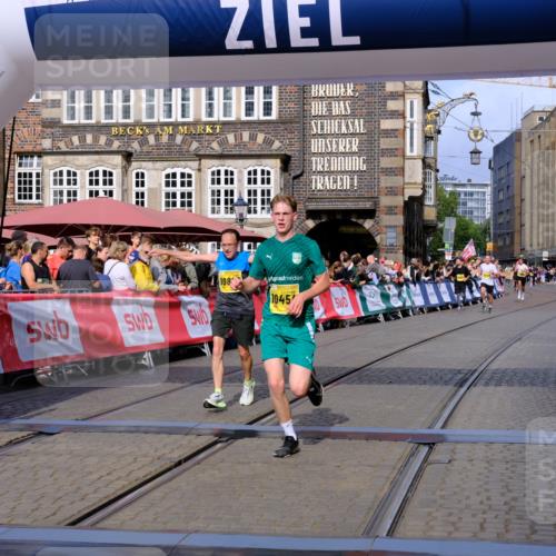 13.09.2026 - 21. swb-Marathon Bremen Tim E. http://msf.ph/oto/10302188 13.09.2026 10:44:48 Ziel 10454, 10806, 10861, 10956, 11148, 11438, 11615, 12473 meine-sportfotos.de