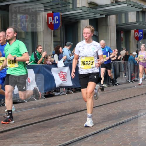 13.09.2026 - 21. swb-Marathon Bremen Strokosch-Dieckow http://msf.ph/oto/10302200 13.09.2026 10:50:22 Ziel 10267, 10525, 10764, 10840, 11076, 11170, 11220, 11276, 11664, 11742, 11753, 11774, 11961, 12052, 12070, 12078, 12179, 12309, 12447, 12488, 12560, 13544, 10170, 10233, 10876, 10923, 11111, 11128, 11178, 11415, 11497, 11499, 11622, 11680, 12045, 12240, 12269, 12510, 13562 meine-sportfotos.de
