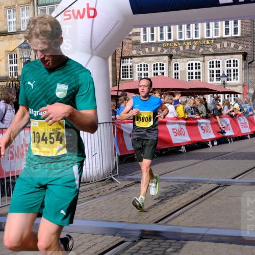 13.09.2026 - 21. swb-Marathon Bremen Tim E. http://msf.ph/oto/10302222 13.09.2026 10:44:49 Ziel 10454, 10806, 10861, 10956, 11438, 11615, 12473 meine-sportfotos.de
