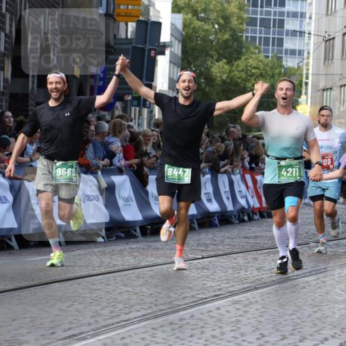 13.09.2026 - 21. swb-Marathon Bremen Strokosch-Dieckow http://msf.ph/oto/10302225 13.09.2026 13:22:14 Ziel 141, 148, 572, 1209, 2051, 3290, 3338, 3774, 3934, 4581, 4735, 5193, 6976, 7098, 8438, 8452, 8924, 8947, 9421, 9599, 10120, 1933, 2499, 3855, 4204, 4211, 8447, 8574, 9668 meine-sportfotos.de
