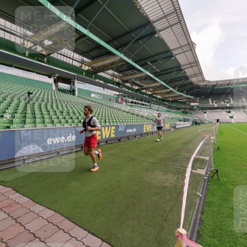 13.09.2026 - 21. swb-Marathon Bremen Michael Burmester http://msf.ph/oto/10302227 13.09.2026 12:10:22 Laufen im Stadion 692, 1046, 1651, 1671, 2054, 176, 1091, 1681 meine-sportfotos.de