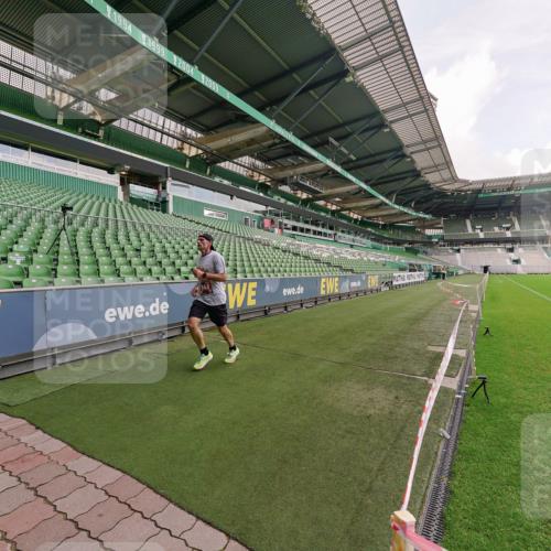 13.09.2026 - 21. swb-Marathon Bremen Michael Burmester http://msf.ph/oto/10302232 13.09.2026 12:10:24 Laufen im Stadion 692, 1046, 1651, 1671, 2054, 176, 1091, 1681 meine-sportfotos.de