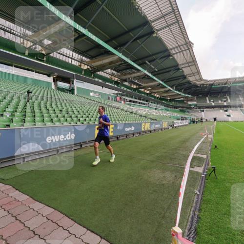 13.09.2026 - 21. swb-Marathon Bremen Michael Burmester http://msf.ph/oto/10302236 13.09.2026 12:11:10 Laufen im Stadion 614, 1046, 1651, 1671, 2054, 1091 meine-sportfotos.de