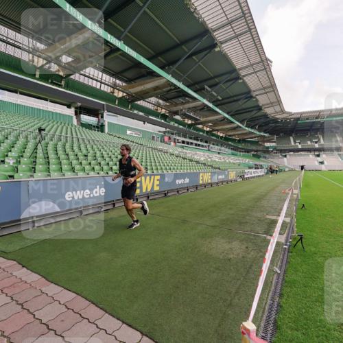 13.09.2026 - 21. swb-Marathon Bremen Michael Burmester http://msf.ph/oto/10302240 13.09.2026 12:11:19 Laufen im Stadion 614, 1046, 1651, 1671, 2054, 1091 meine-sportfotos.de