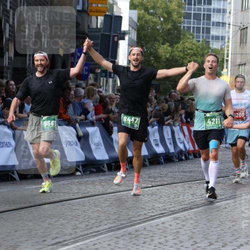 13.09.2026 - 21. swb-Marathon Bremen Strokosch-Dieckow http://msf.ph/oto/10302241 13.09.2026 13:22:14 Ziel 141, 148, 572, 1209, 2051, 3290, 3338, 3774, 3934, 4581, 4735, 5193, 6976, 7098, 8438, 8452, 8924, 8947, 9421, 9599, 10120, 1933, 2499, 3855, 4204, 4211, 8447, 8574, 9668 meine-sportfotos.de