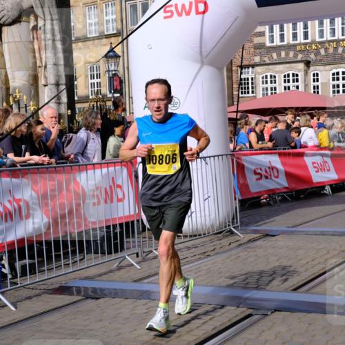 13.09.2026 - 21. swb-Marathon Bremen Tim E. http://msf.ph/oto/10302243 13.09.2026 10:44:49 Ziel 10454, 10806, 10861, 10956, 11438, 11615, 12473 meine-sportfotos.de