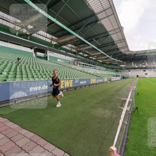 13.09.2026 - 21. swb-Marathon Bremen Michael Burmester http://msf.ph/oto/10302245 13.09.2026 12:11:26 Laufen im Stadion 614, 1046, 1651, 1671, 2054 meine-sportfotos.de