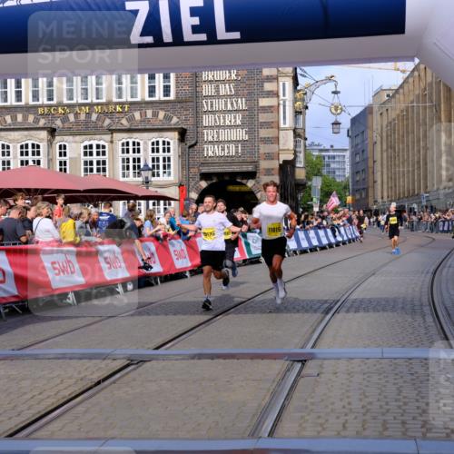 13.09.2026 - 21. swb-Marathon Bremen Tim E. http://msf.ph/oto/10302255 13.09.2026 10:44:52 Ziel 10454, 10806, 10861, 11438, 11615, 11704, 12473 meine-sportfotos.de