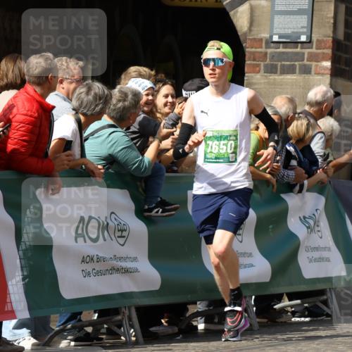 13.09.2026 - 21. swb-Marathon Bremen Strokosch-Dieckow http://msf.ph/oto/10302262 13.09.2026 12:53:08 Ziel 417, 553, 2100, 7244, 8077, 8729, 9522, 2585, 2670, 7650, 8081 meine-sportfotos.de