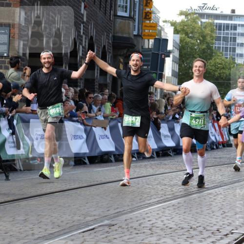 13.09.2026 - 21. swb-Marathon Bremen Strokosch-Dieckow http://msf.ph/oto/10302270 13.09.2026 13:22:15 Ziel 141, 148, 572, 1209, 2051, 3338, 3652, 3774, 3934, 4581, 4735, 5193, 6976, 7098, 8438, 8452, 8924, 8947, 9421, 9599, 10120, 1933, 2499, 3855, 4204, 4211, 4697, 8447, 8574, 9668 meine-sportfotos.de