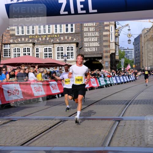 13.09.2026 - 21. swb-Marathon Bremen Tim E. http://msf.ph/oto/10302281 13.09.2026 10:44:53 Ziel 10454, 10806, 10861, 11438, 11615, 11704, 12473 meine-sportfotos.de