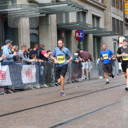 13.09.2026 - 21. swb-Marathon Bremen Strokosch-Dieckow http://msf.ph/oto/10302282 13.09.2026 10:50:28 Ziel 10267, 10537, 10764, 11076, 11087, 11170, 11220, 11276, 11664, 11753, 11774, 11961, 12004, 12052, 12070, 12179, 12309, 12351, 12488, 12560, 13544, 10170, 10233, 10525, 10840, 10923, 11111, 11128, 11178, 11276, 11497, 11499, 11622, 11680, 11742, 12045, 12078, 12240, 12269, 12447, 13562 meine-sportfotos.de