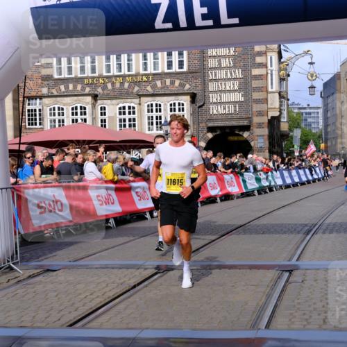 13.09.2026 - 21. swb-Marathon Bremen Tim E. http://msf.ph/oto/10302290 13.09.2026 10:44:53 Ziel 10454, 10806, 10861, 11438, 11615, 11704, 12473 meine-sportfotos.de