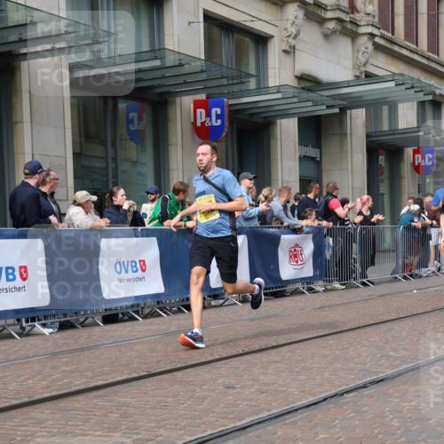 13.09.2026 - 21. swb-Marathon Bremen Strokosch-Dieckow http://msf.ph/oto/10302300 13.09.2026 10:50:29 Ziel 10200, 10267, 10537, 10764, 11076, 11087, 11170, 11220, 11664, 11753, 11774, 11961, 12004, 12052, 12070, 12179, 12309, 12351, 12488, 12560, 13544, 10170, 10233, 10525, 10840, 10923, 11111, 11128, 11178, 11276, 11497, 11499, 11622, 11664, 11680, 11742, 12045, 12078, 12269, 12447, 13562 meine-sportfotos.de
