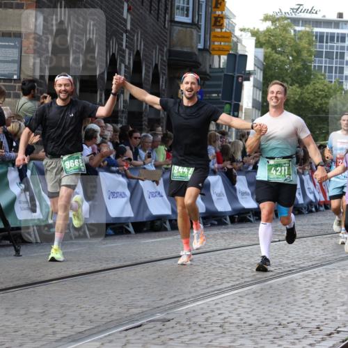 13.09.2026 - 21. swb-Marathon Bremen Strokosch-Dieckow http://msf.ph/oto/10302301 13.09.2026 13:22:15 Ziel 141, 148, 572, 1209, 2051, 3338, 3652, 3774, 3934, 4581, 4735, 5193, 6976, 7098, 8438, 8452, 8924, 8947, 9421, 9599, 10120, 1933, 2499, 3855, 4204, 4211, 4697, 8447, 8574, 9668 meine-sportfotos.de