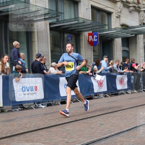 13.09.2026 - 21. swb-Marathon Bremen Strokosch-Dieckow http://msf.ph/oto/10302310 13.09.2026 10:50:29 Ziel 10200, 10267, 10537, 10764, 11076, 11087, 11170, 11220, 11664, 11753, 11774, 11961, 12004, 12052, 12070, 12179, 12309, 12351, 12488, 12560, 13544, 10170, 10233, 10525, 10840, 10923, 11111, 11128, 11178, 11276, 11497, 11499, 11622, 11664, 11680, 11742, 12045, 12078, 12269, 12447, 13562 meine-sportfotos.de