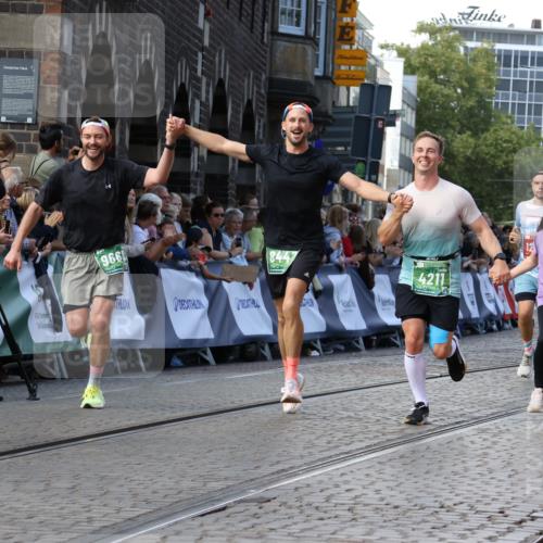 13.09.2026 - 21. swb-Marathon Bremen Strokosch-Dieckow http://msf.ph/oto/10302315 13.09.2026 13:22:15 Ziel 141, 148, 572, 1209, 2051, 3338, 3652, 3774, 3934, 4581, 4735, 5193, 6976, 7098, 8438, 8452, 8924, 8947, 9421, 9599, 10120, 1933, 2499, 3855, 4204, 4211, 4697, 8447, 8574, 9668 meine-sportfotos.de