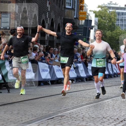 13.09.2026 - 21. swb-Marathon Bremen Strokosch-Dieckow http://msf.ph/oto/10302329 13.09.2026 13:22:15 Ziel 141, 148, 572, 1209, 2051, 3338, 3652, 3774, 3934, 4581, 4735, 5193, 6976, 7098, 8438, 8452, 8924, 8947, 9421, 9599, 10120, 1933, 2499, 3855, 4204, 4211, 4697, 8447, 8574, 9668 meine-sportfotos.de