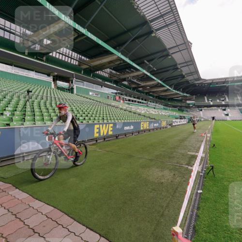 13.09.2026 - 21. swb-Marathon Bremen Michael Burmester http://msf.ph/oto/10302333 13.09.2026 12:20:41 Laufen im Stadion 634, 1957, 513, 917, 1154, 1190, 1192, 1263 meine-sportfotos.de