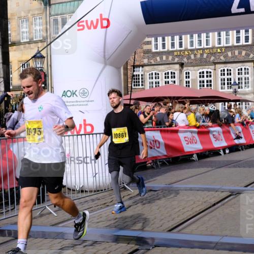 13.09.2026 - 21. swb-Marathon Bremen Tim E. http://msf.ph/oto/10302342 13.09.2026 10:44:55 Ziel 10454, 10806, 10861, 11438, 11615, 11704, 12425, 12473 meine-sportfotos.de