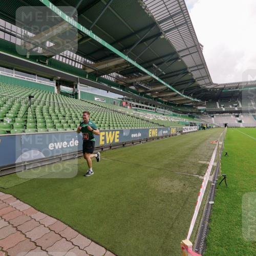 13.09.2026 - 21. swb-Marathon Bremen Michael Burmester http://msf.ph/oto/10302343 13.09.2026 12:22:22 Laufen im Stadion 129, 236, 642, 1957, 1238 meine-sportfotos.de