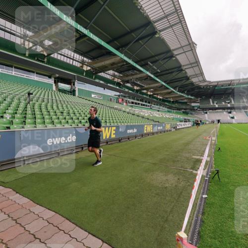 13.09.2026 - 21. swb-Marathon Bremen Michael Burmester http://msf.ph/oto/10302350 13.09.2026 12:23:18 Laufen im Stadion 129, 236, 289, 798, 1483, 1490, 1567, 634, 1238 meine-sportfotos.de