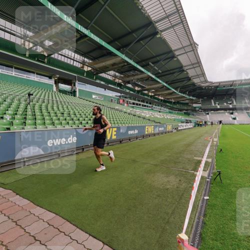13.09.2026 - 21. swb-Marathon Bremen Michael Burmester http://msf.ph/oto/10302356 13.09.2026 12:23:36 Laufen im Stadion 129, 149, 236, 289, 798, 1483, 1490, 1567, 634, 1957 meine-sportfotos.de